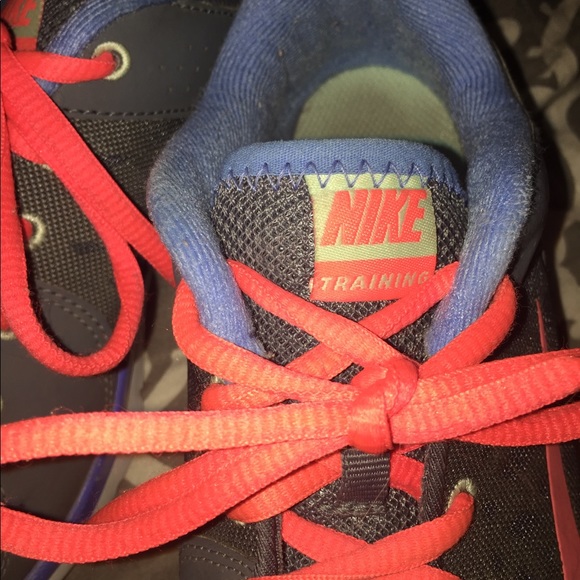 NIKE TRAINING SHOES SIZE 6 - Picture 4 of 7
